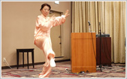 田麗先生の気功太極拳演舞。