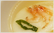 桜海老の飾り蒸し上湯スープ。
