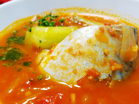 薬膳料理レシピ：紅花入り鯖のトマトスープ